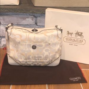 💕Coach Chelsea EUC must see Optic Signature💕